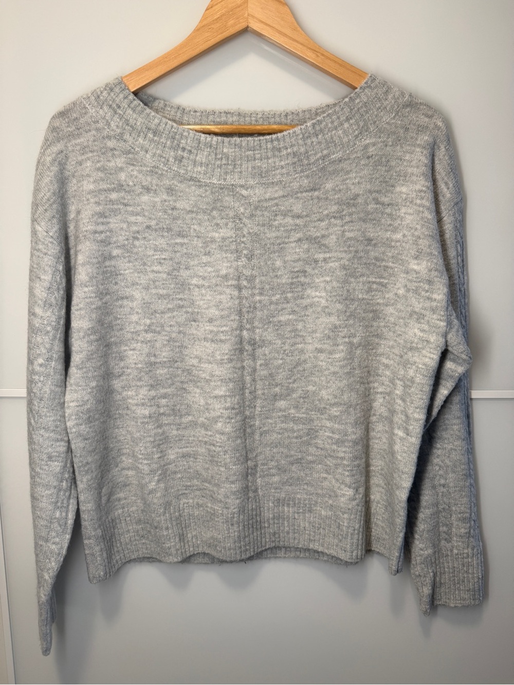 CLEARANCE 4/$15💸 RW&CO. Heather Light Gray Scoop Neck Knit Sweater